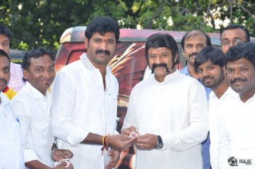 Balakrishna Flagging NBK Helping Hands All India Shata Punyakshetra Jaitrayatra